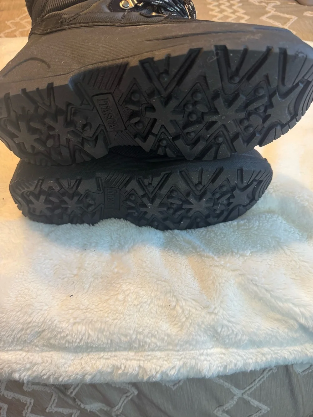 Itasca Black Insulated Winter Boots with 3M Thinsulate